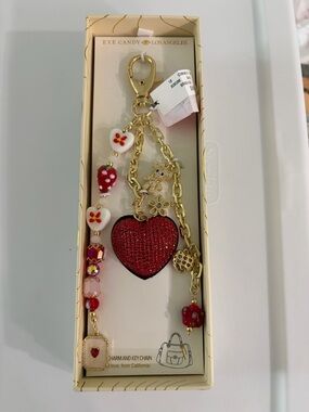 Eye Candy Los Angeles Red Heart Charm Key & Card Holder Keychain